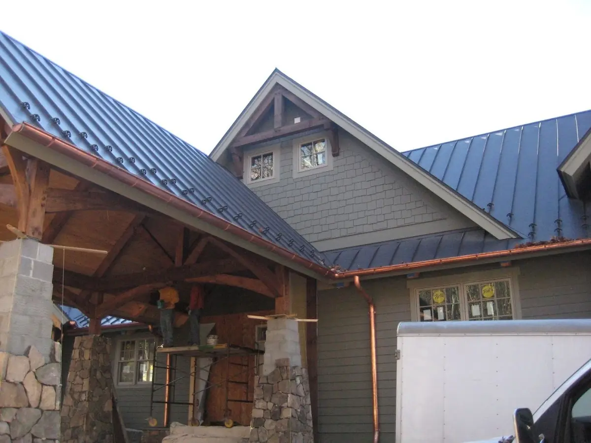 Craftsman Roofing team delivering quality roofing work in Colima